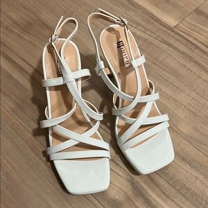 IDFU SZ 7 Elegant White Strappy Sandals